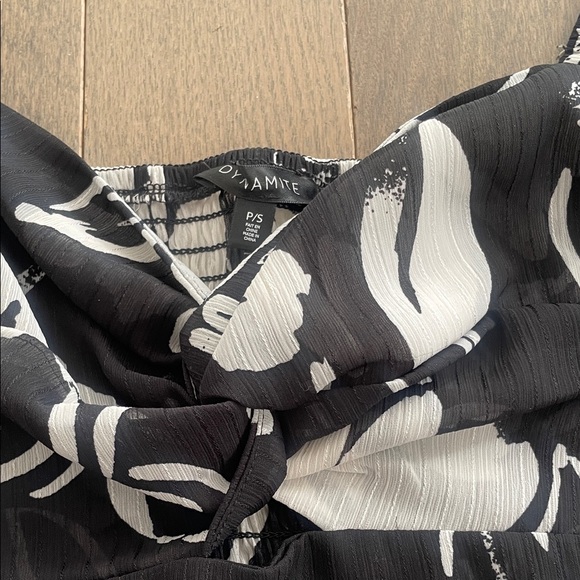 Floral Black and White Women's Crop Blouse - Picture 5 of 15